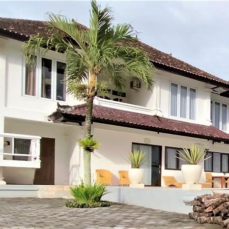 Medewi Manor Aparthotel Airsatang Ngoại thất bức ảnh