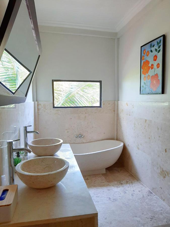 Medewi Manor Aparthotel Airsatang Ngoại thất bức ảnh