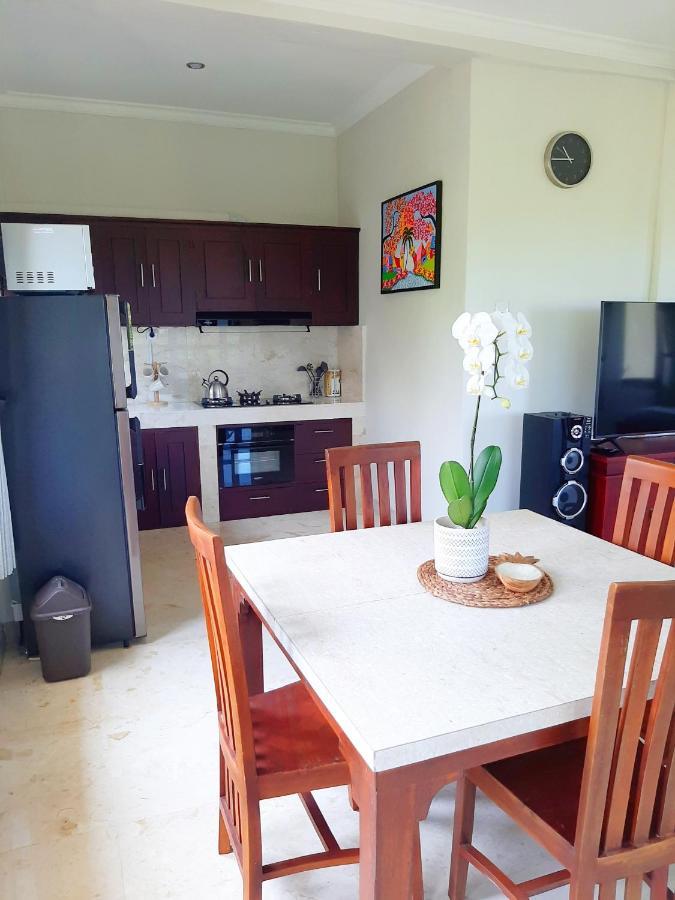 Medewi Manor Aparthotel Airsatang Ngoại thất bức ảnh