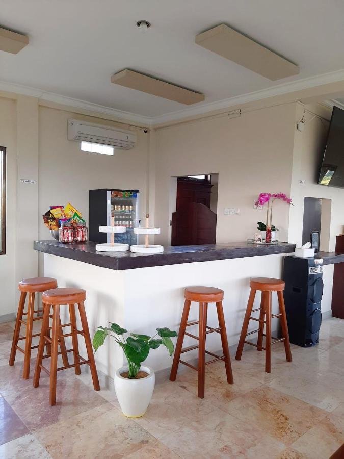 Medewi Manor Aparthotel Airsatang Ngoại thất bức ảnh