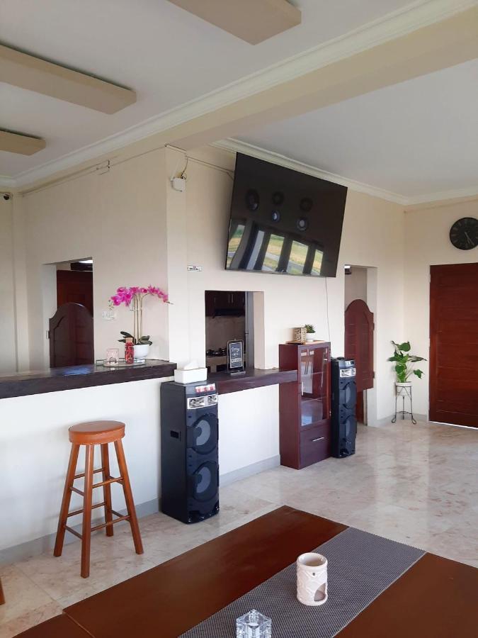 Medewi Manor Aparthotel Airsatang Ngoại thất bức ảnh
