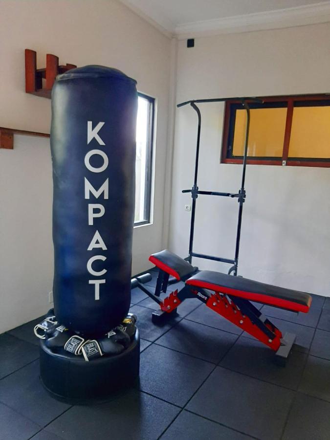 Medewi Manor Aparthotel Airsatang Ngoại thất bức ảnh
