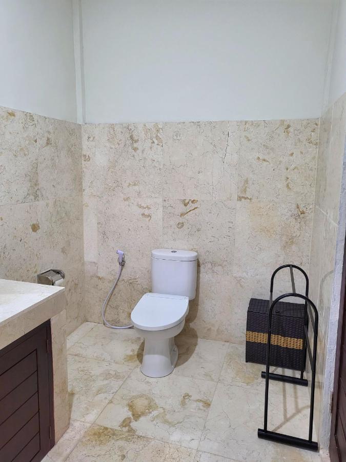 Medewi Manor Aparthotel Airsatang Ngoại thất bức ảnh