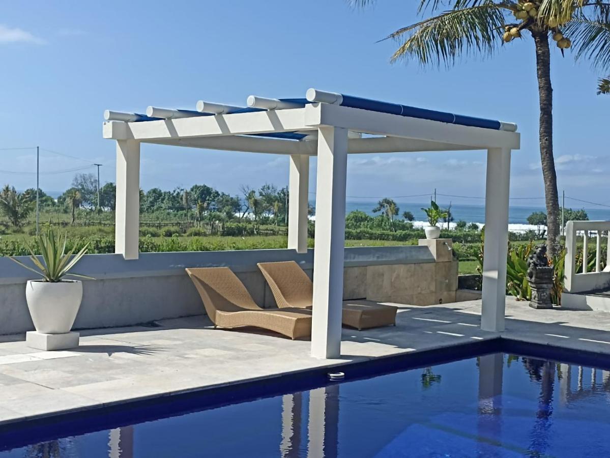 Medewi Manor Aparthotel Airsatang Ngoại thất bức ảnh