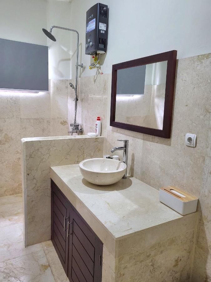 Medewi Manor Aparthotel Airsatang Ngoại thất bức ảnh