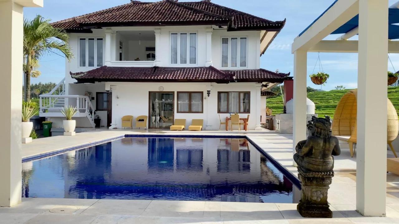 Medewi Manor Aparthotel Airsatang Ngoại thất bức ảnh