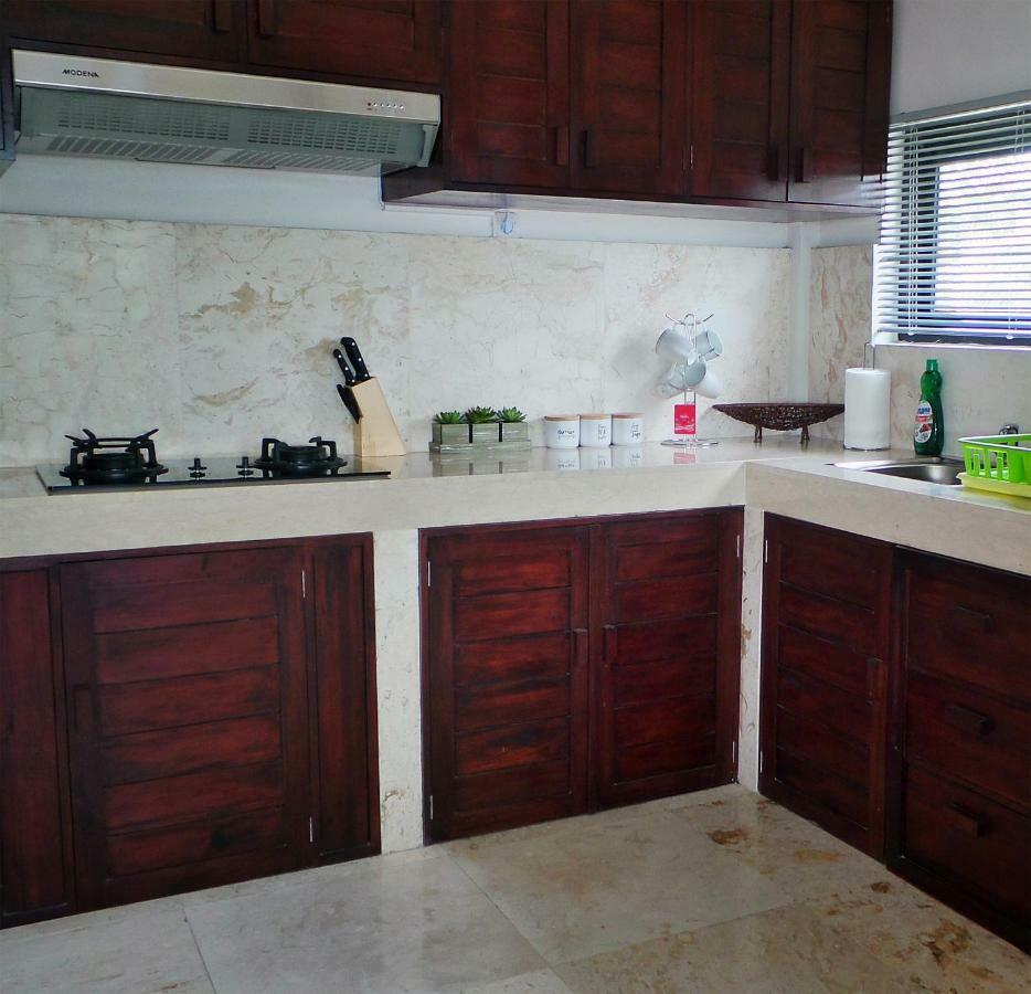 Medewi Manor Aparthotel Airsatang Ngoại thất bức ảnh